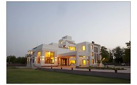 Lariya Resort